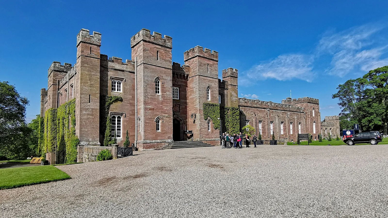 Scone Palace & Moot Hill