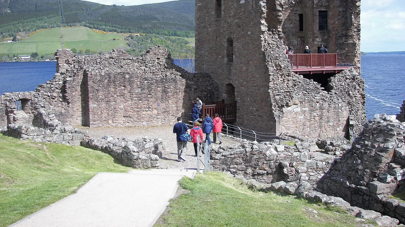 Urquhart Castle & Loch Ness